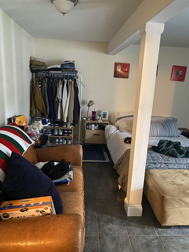 Building Photo - 5 Sunnyside Ave