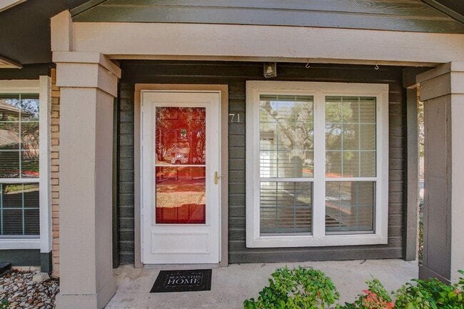 Building Photo - 1015 E Yager Ln