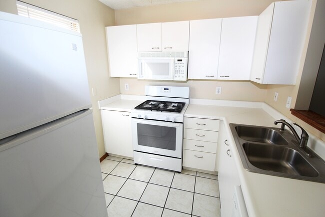 Building Photo - 2227 Teardrop Ave