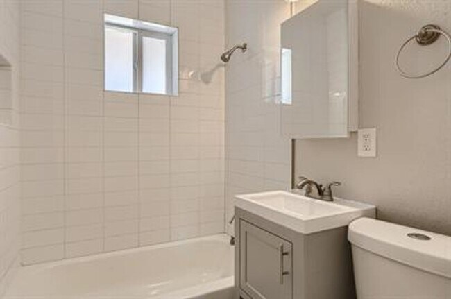 Building Photo - Updated 4-Bed Home, Finished Basement and ...