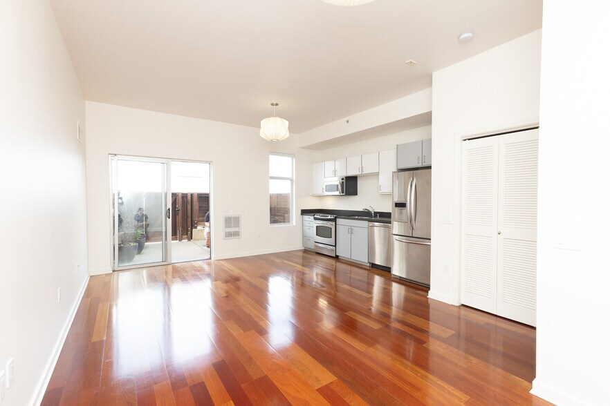 Building Photo - 451 Kansas St