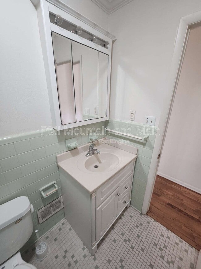 Building Photo - 52 Blake Dr