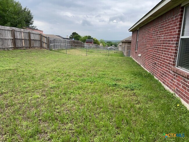 Building Photo - 308 Cedar Ridge Dr