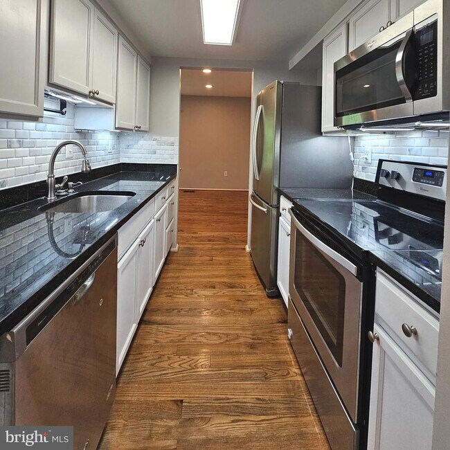 Building Photo - 6430 Shannon Station Ct