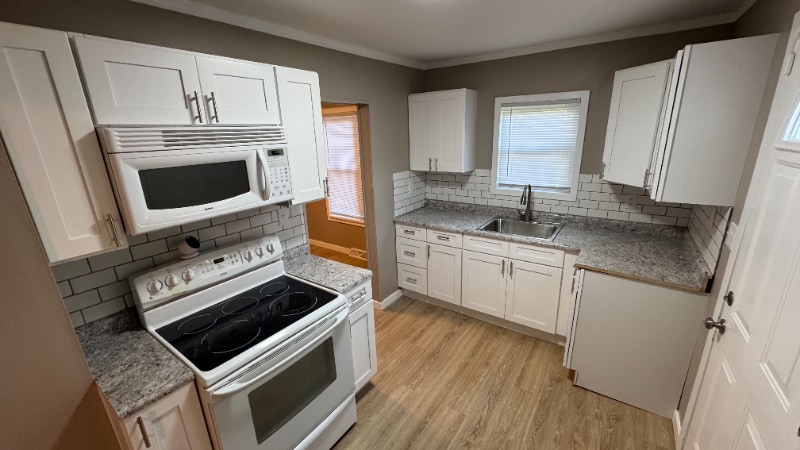 Building Photo - 404 W 5th St