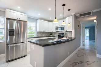 Building Photo - 244 Normandy Ln