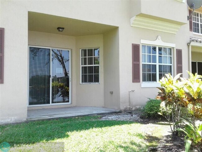 Building Photo - 3409 Lakeside Dr