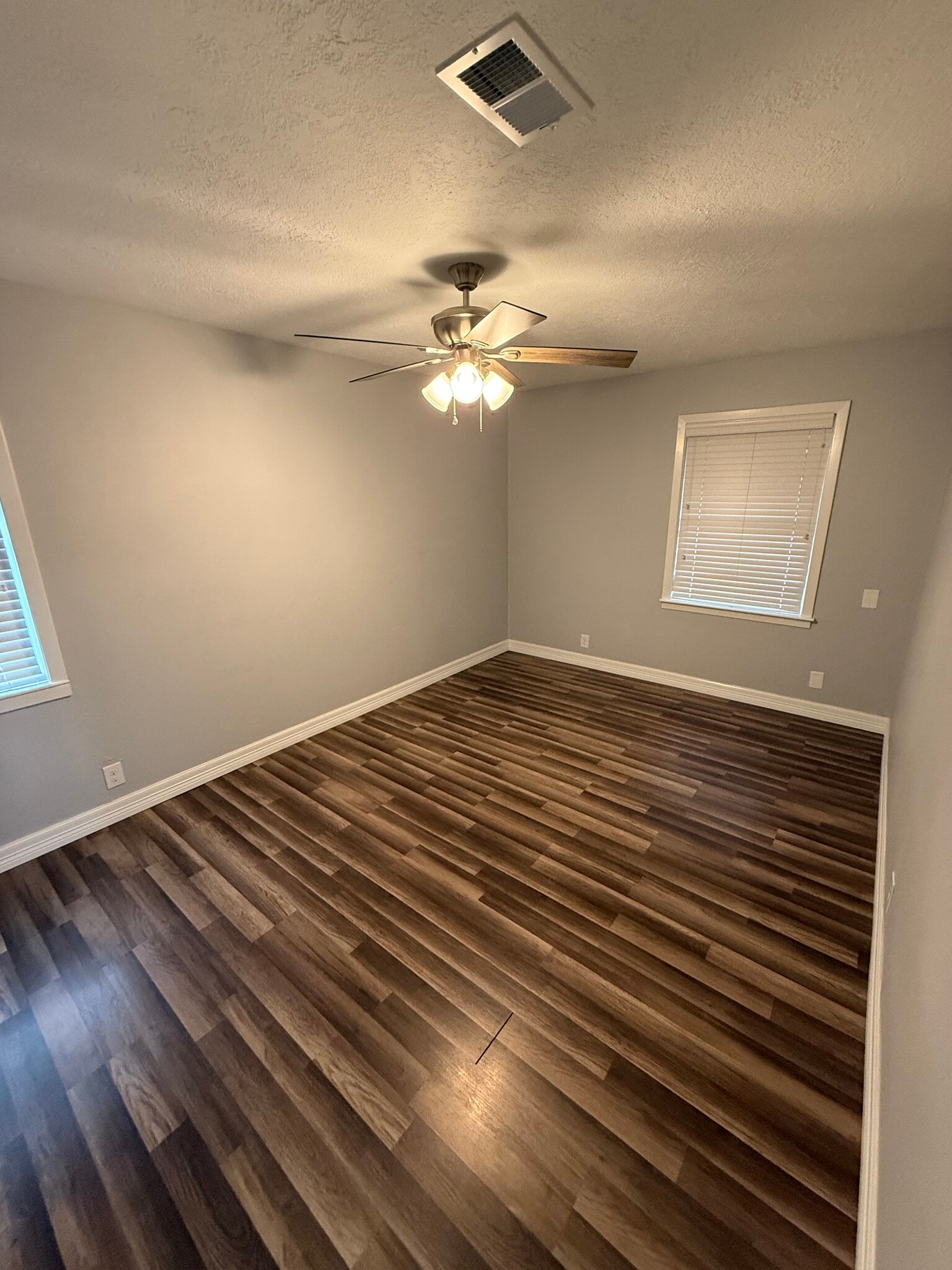 Master bedroom - 5320 W Groves Cir