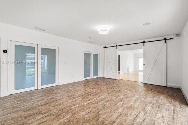 Building Photo - 1040 N Royal Poinciana Blvd