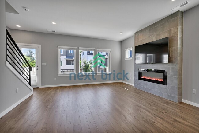 Building Photo - Spacious 4-Bedroom Retreat with 3.5 Baths in Beautiful Bothell – Your Ideal Home Awaits!