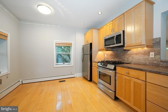 Building Photo - 212 Elm Terrace