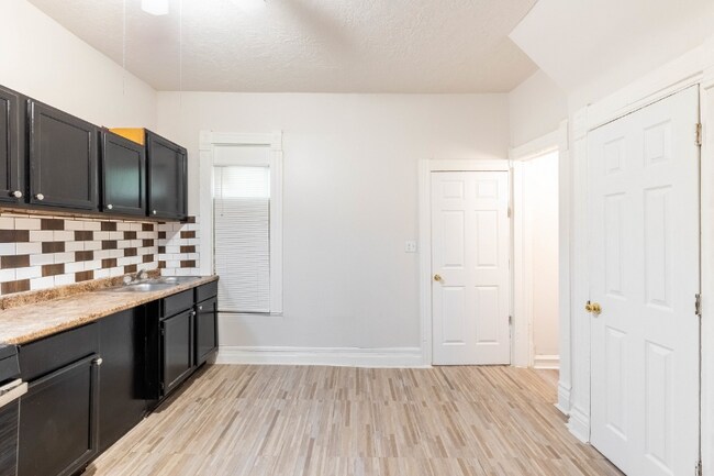 Building Photo - 235 W 110th St