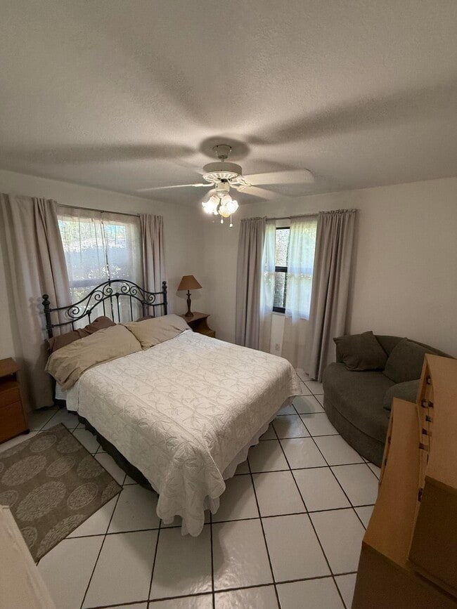 Building Photo - 2507 Canterbury Dr N