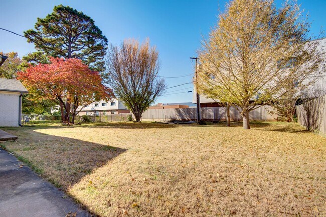 Building Photo - Gorgeous, updated home, turn-key and ready...