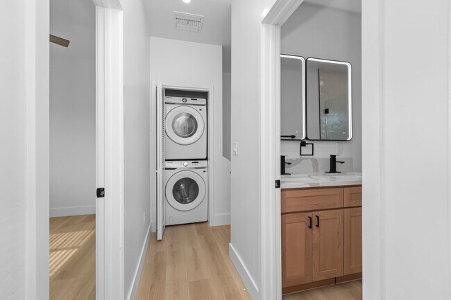 Building Photo - 6704 Saranac St