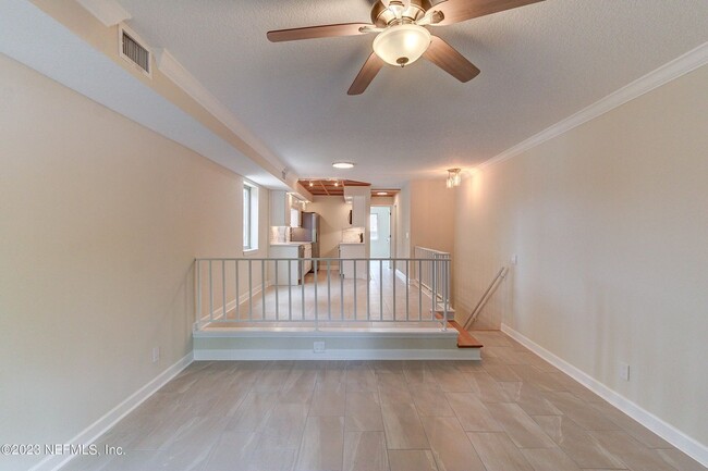 Building Photo - This beautifully remodeled 2 bedroom, 2 ba...