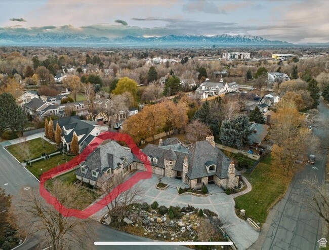 Building Photo - 4900 Marilyn Dr