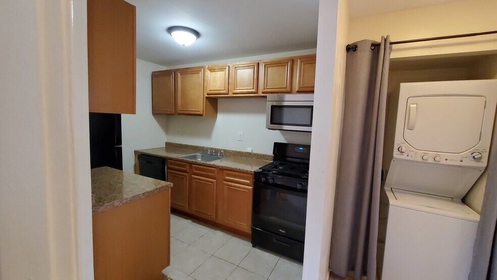 Building Photo - 7700 Arehart Dr