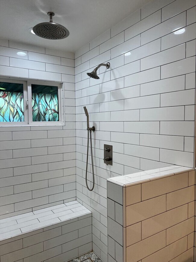 Building Photo - Rare Find!!!  Incredible 4  bedroom / 2 bath updated house in beautiful Clairemont!!!