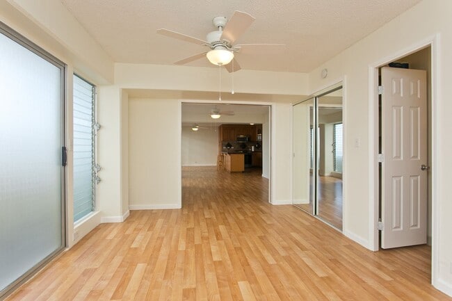 Building Photo - 3 bed, 2 bath, 1 parking in Waikiki with Diamond Head Views