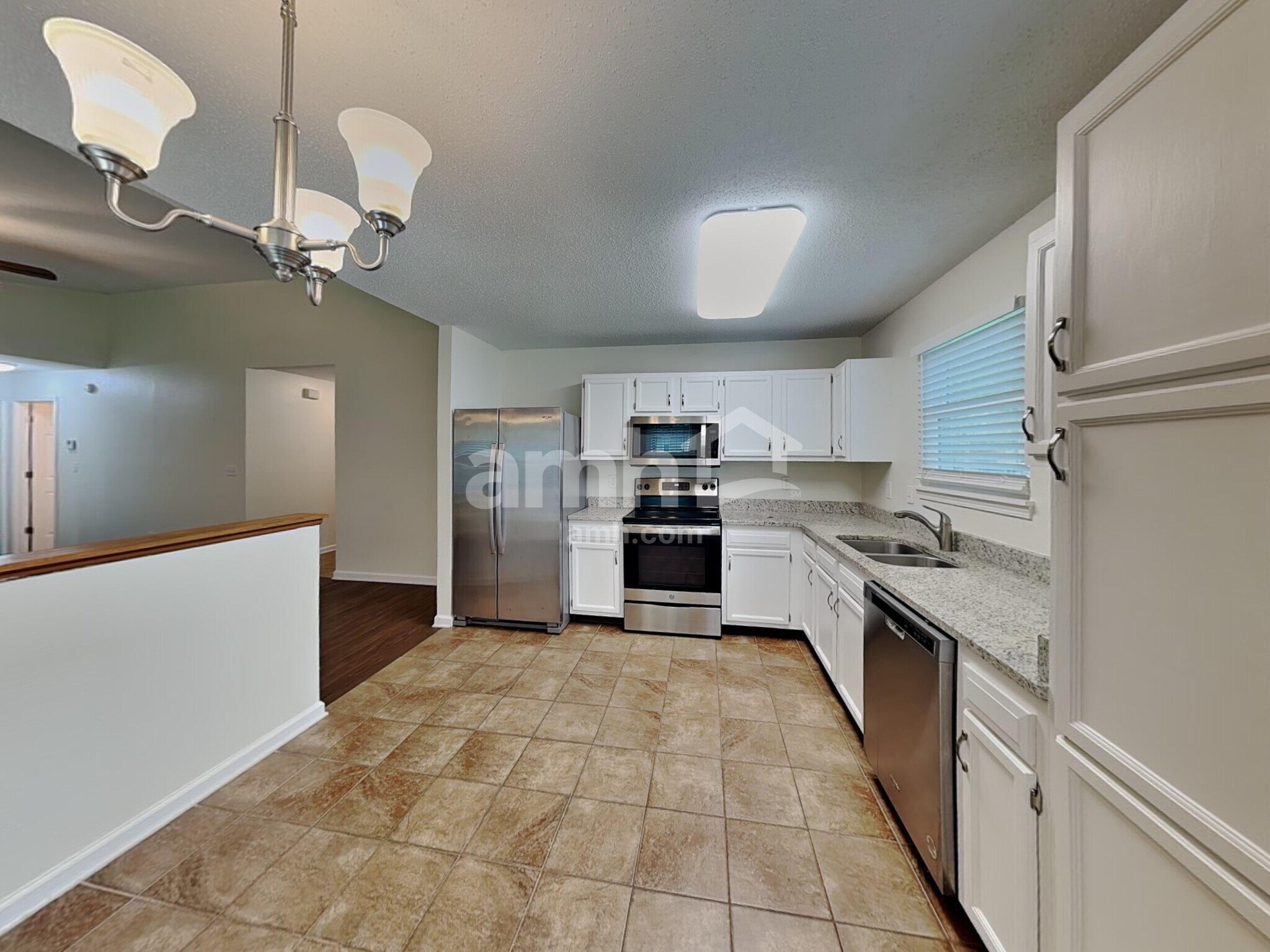 Building Photo - 528 Woodfield Cir