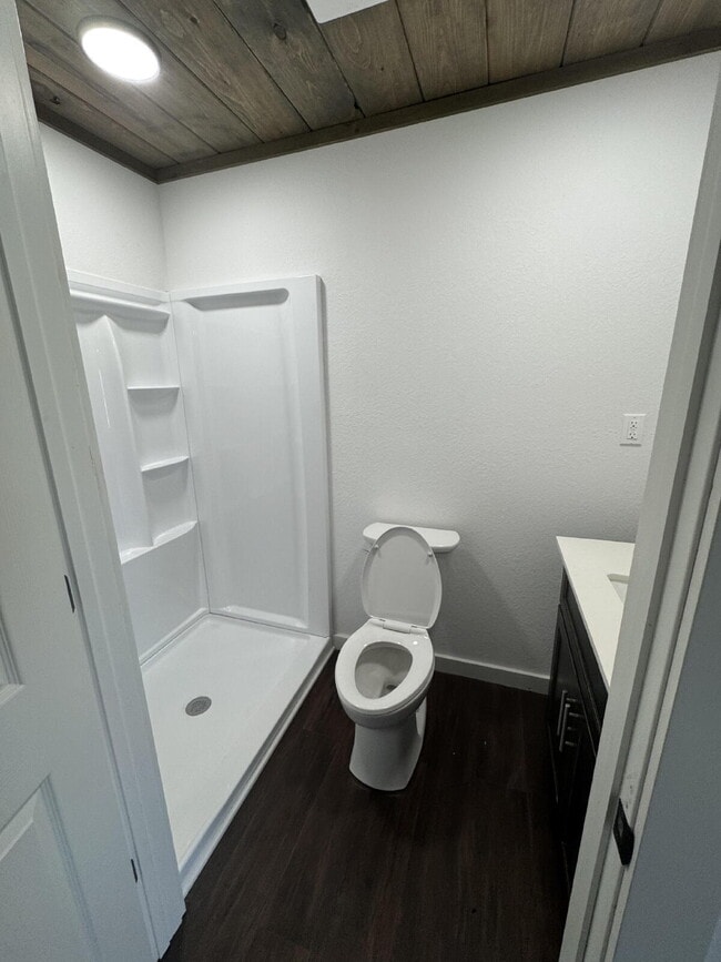 Building Photo - "Charming 2-Bedroom Duplex Retreat on Everett Road Unit B – 2 Full Baths and 1155 Sq Ft of Comfor...