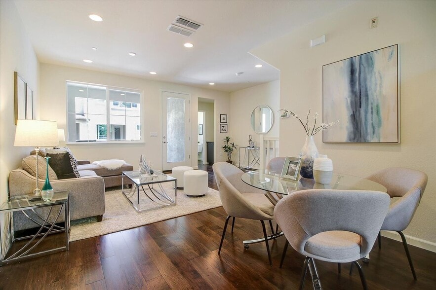 Building Photo - 890 White Moonstone Loop