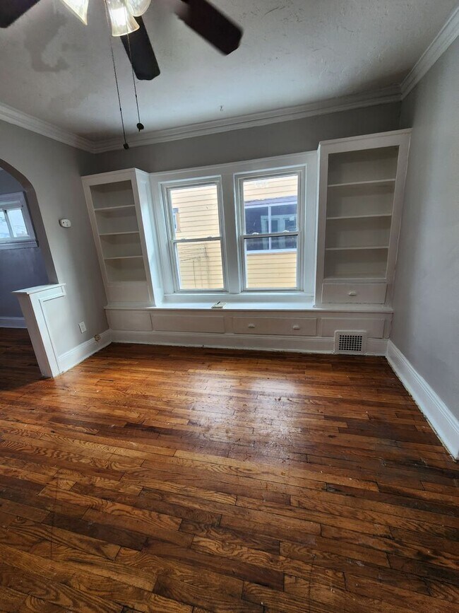 Building Photo - 120th,E.3610