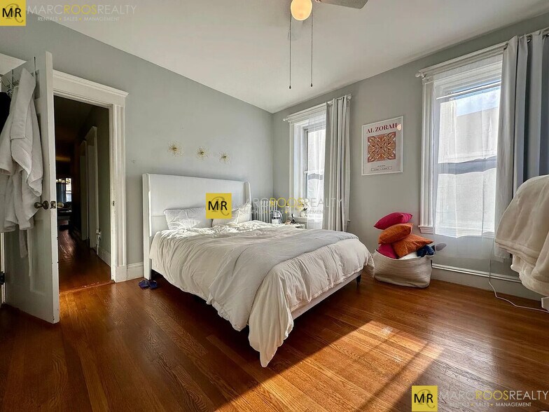 Building Photo - 184 Saint Paul St