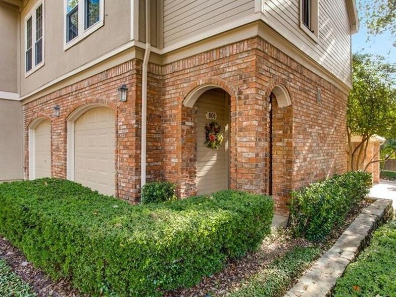 Entryway / Garage - 14400 Montfort Dr