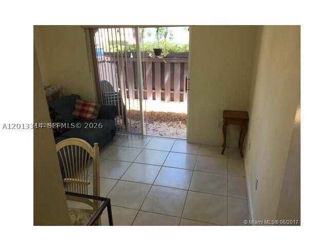 Building Photo - 10794 N Kendall Dr