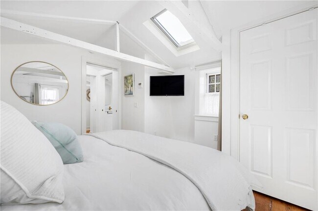 Building Photo - 36 William St