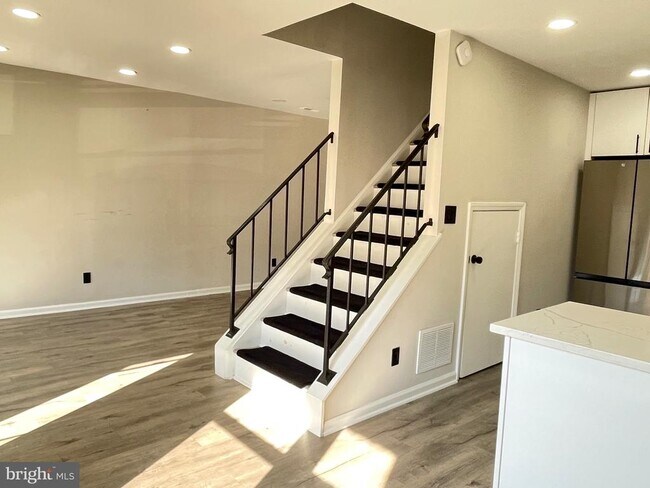 Building Photo - 6013 Rabbit Hill Ct