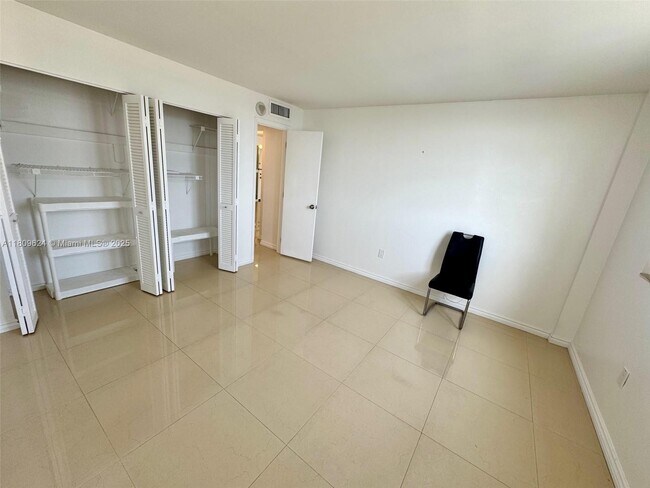 Building Photo - 1833 S Ocean Dr