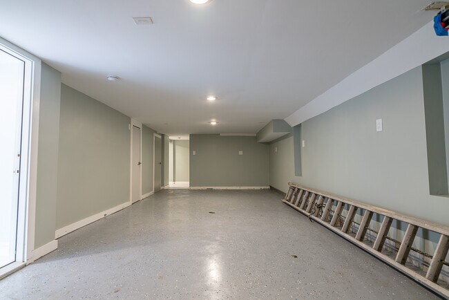 Building Photo - 1801 Rosenberg St