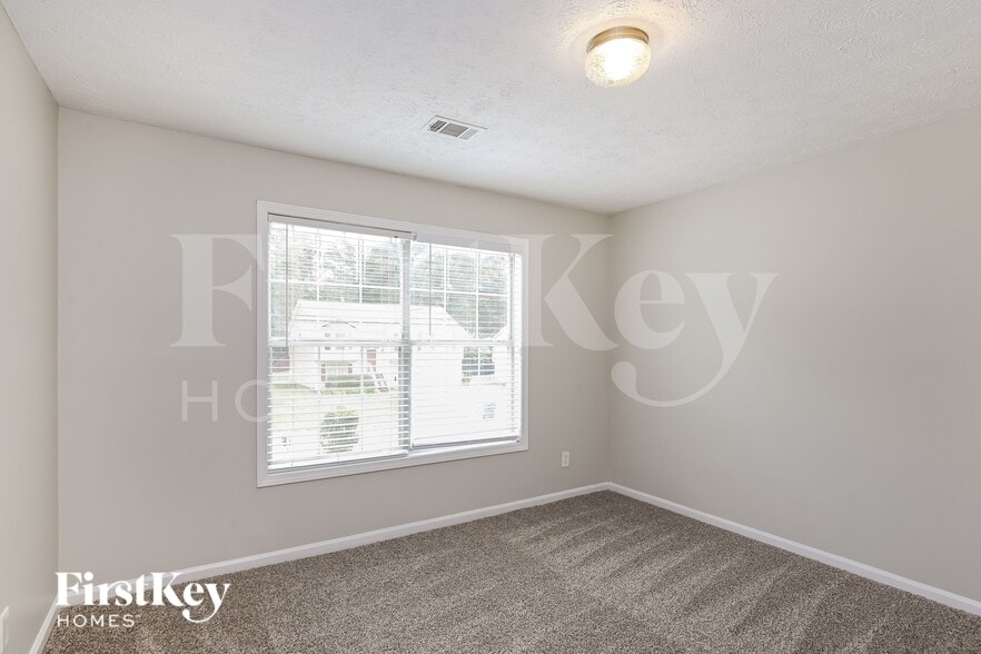 Building Photo - 1480 Royale Castle Dr