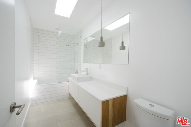 Building Photo - 860 S Wilton Pl