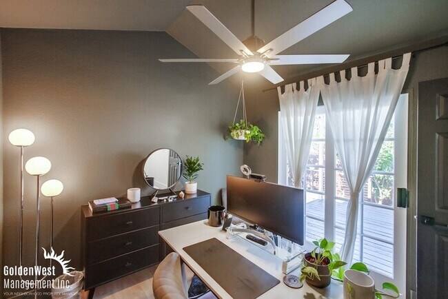 Building Photo - Beautifully Remodeled 4Bdm 2Ba Home with Detached Room/Gym Home in Talmadge Neighborhood.