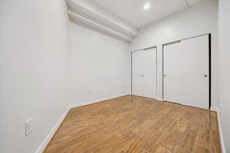 Building Photo - 917 Main St