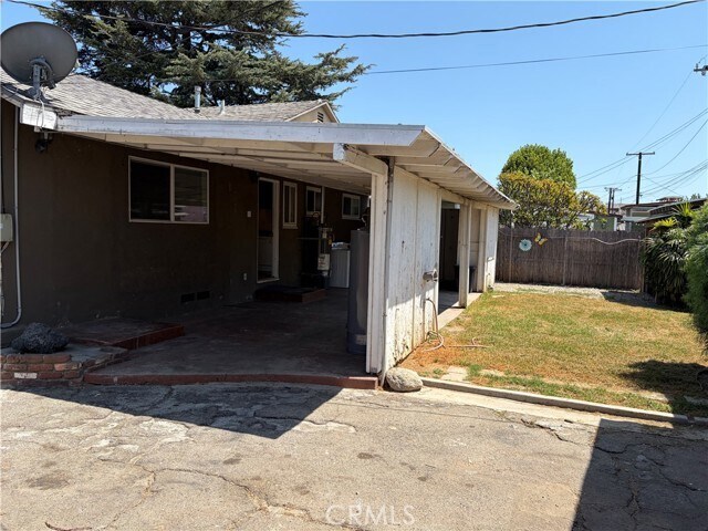 Building Photo - 749 N Viceroy Ave