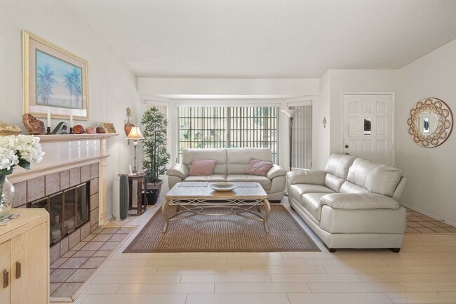 Building Photo - Wonderful Single Story Home with Great Yard in Santa Clarita!