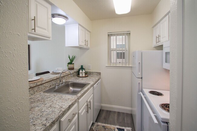 Building Photo - The Summit at Midtown