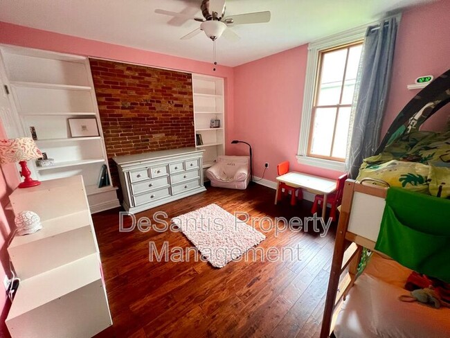 Building Photo - 663 Maple Ln