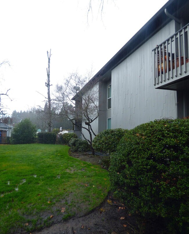 Building Photo - 1768 Park Ave NE