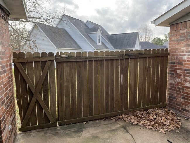 Building Photo - 503 Camellia Dr