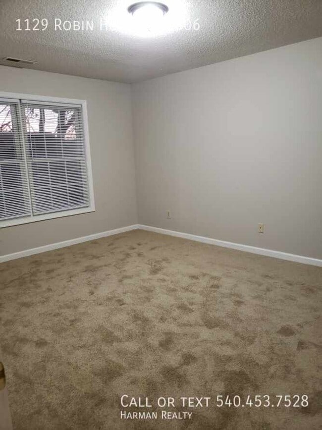 Building Photo - 1129 Robin Hood Ct