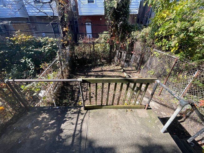 Building Photo - 2 BED 1 BATH HOME FOR RENT