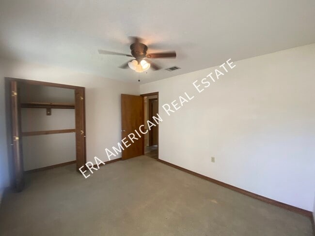 Building Photo - 19 Winfield Way