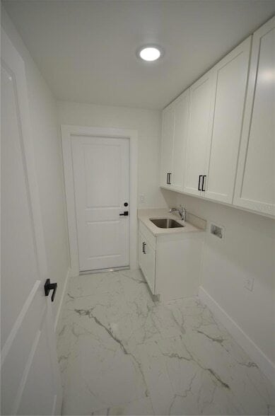 Building Photo - 1242 Hathor St E