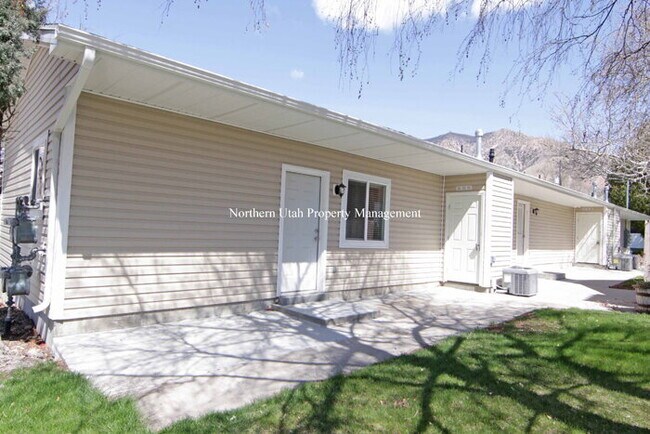 Building Photo - Newer 2 Bed 1 Bath HVAC